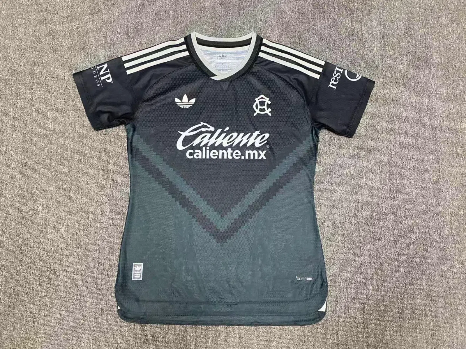 Mujer a América 26/27
