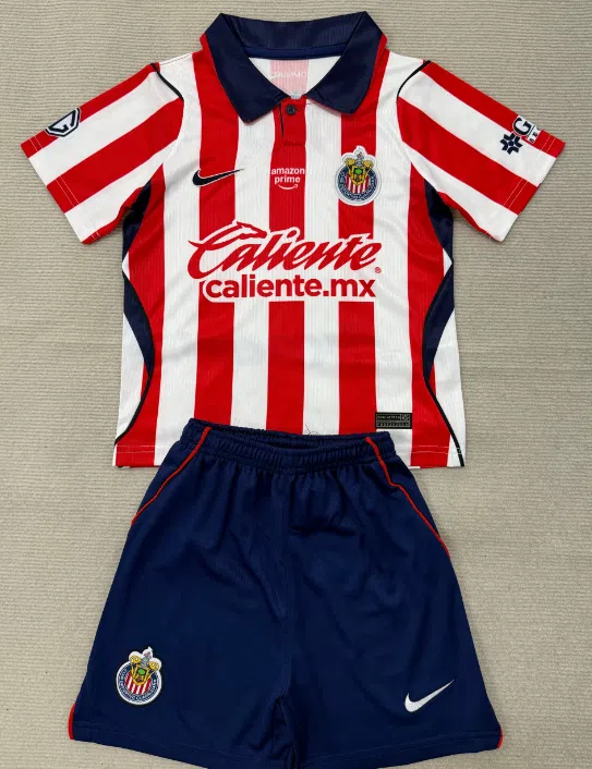 Conjunto adulto 26/27 Chivas Local