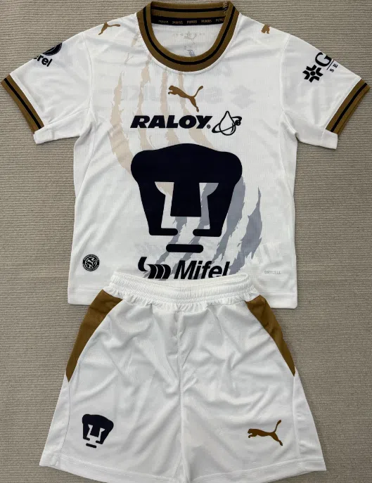 Conjunto adulto 26/27 Pumas Visitante