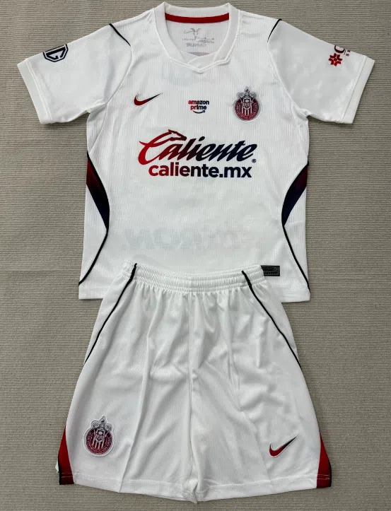 Conjunto adulto 26/27 Chivas Visitante